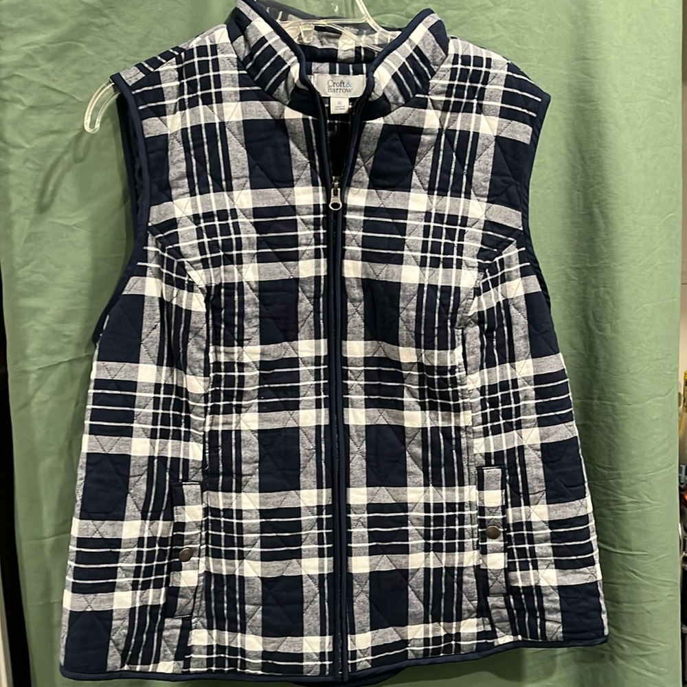 Woman vest by Croft&Barrow size XL Navy and white zip front